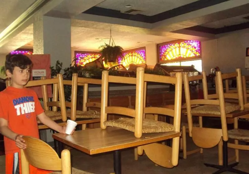 ホテル Red Carpet Inn And Fantasuite