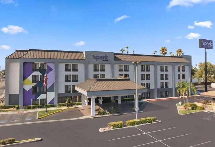 Hotelli Spark By Hilton Bakersfield Central