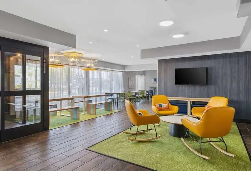 Hotelli Spark By Hilton Bakersfield Central