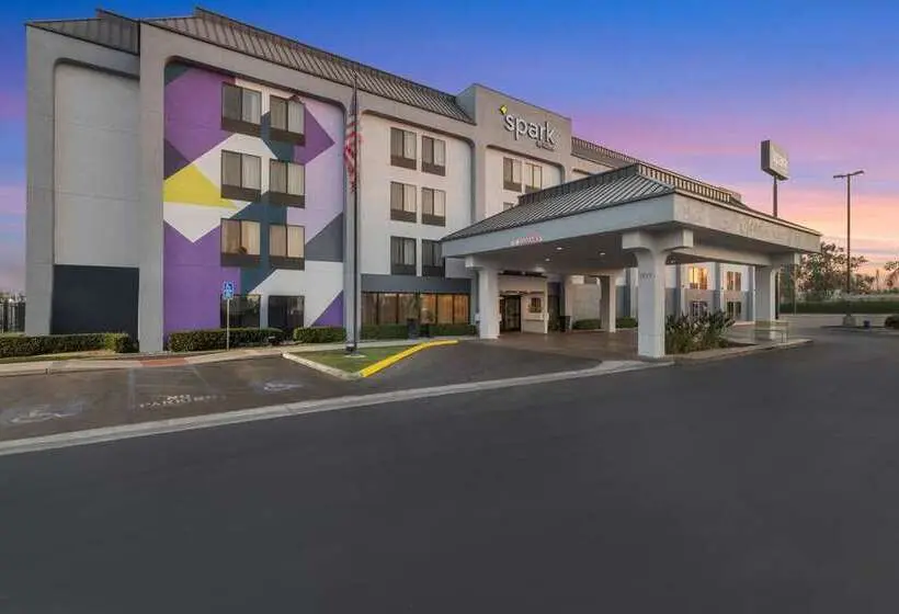 Hotelli Spark By Hilton Bakersfield Central