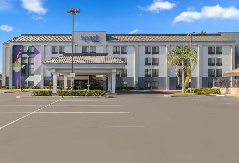 Hotelli Spark By Hilton Bakersfield Central