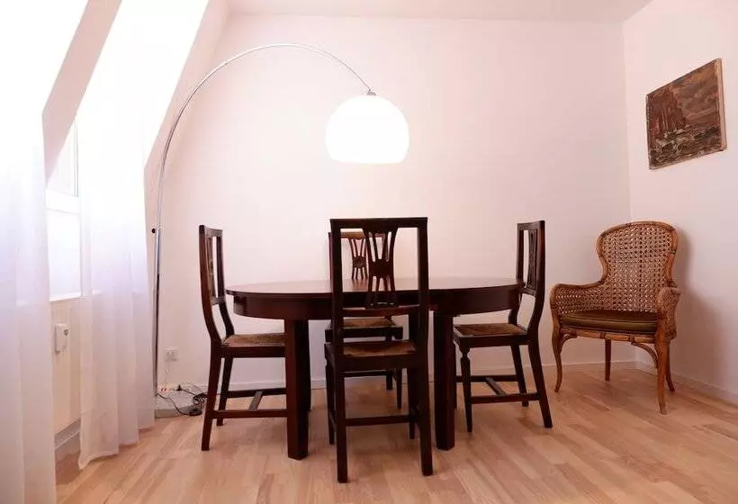 3 Zimmer Apartment In Altstadtlage