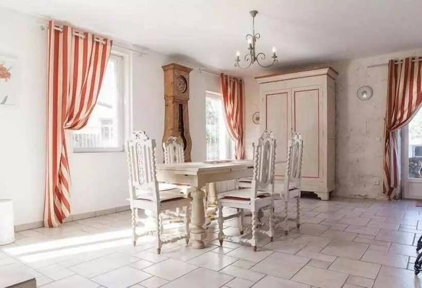 Aamiaismajoitus (B&B) La Grange De Bellefontaine