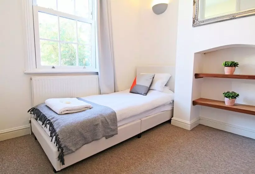 Oxfordfiftyone By Banfield Living   Beautiful Oxford Home   Free Parking