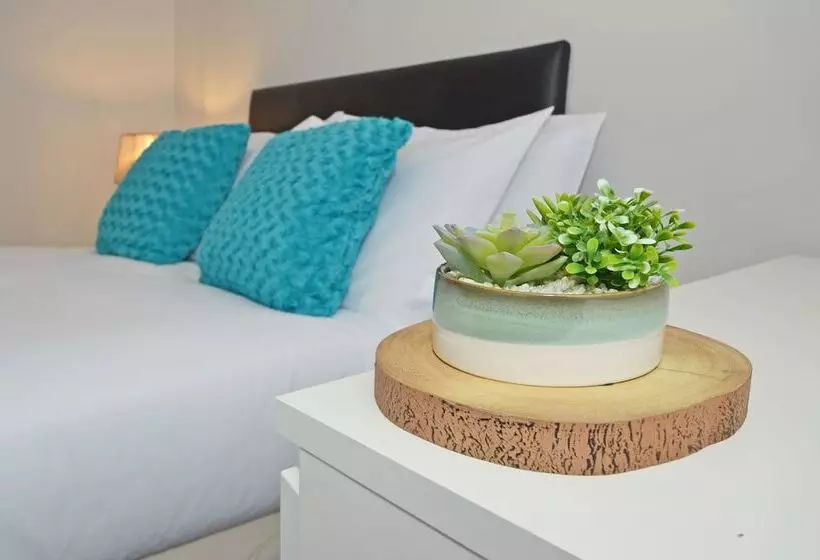 Majatalo Townhouse Plus @ London Road Stoke