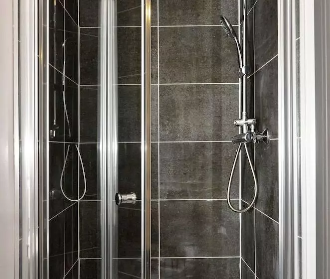 Majatalo Townhouse Plus @ London Road Stoke