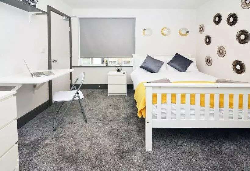 Majatalo Townhouse Plus @ London Road Stoke