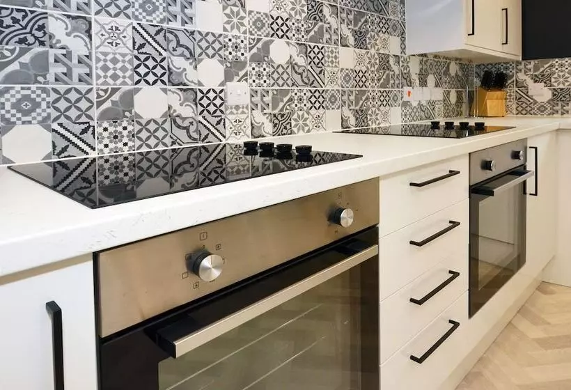 Majatalo Townhouse Plus @ London Road Stoke