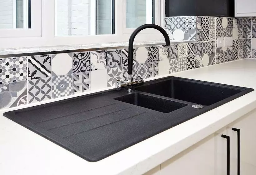 Majatalo Townhouse Plus @ London Road Stoke