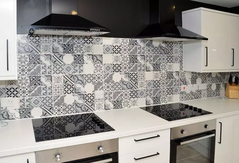 Majatalo Townhouse Plus @ London Road Stoke