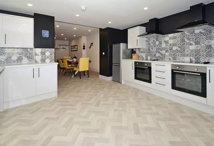 Majatalo Townhouse Plus @ London Road Stoke