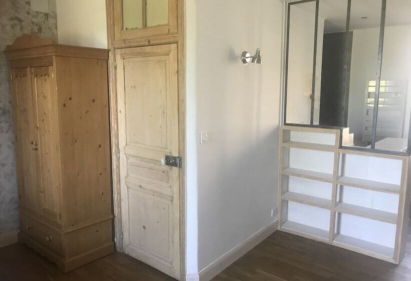 مبيت وإفطار Librairie Abelard