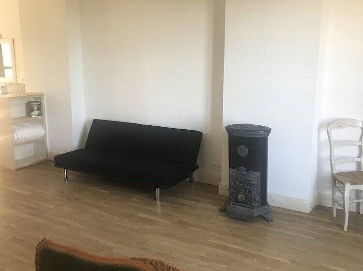 مبيت وإفطار Librairie Abelard