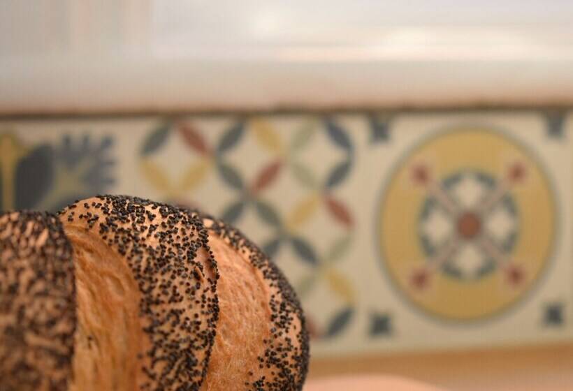 Charming Three Bed Home Near City Centre And Hospital