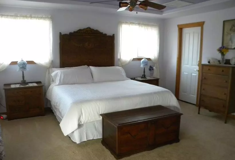 Dancing Moon Bed & Breakfast
