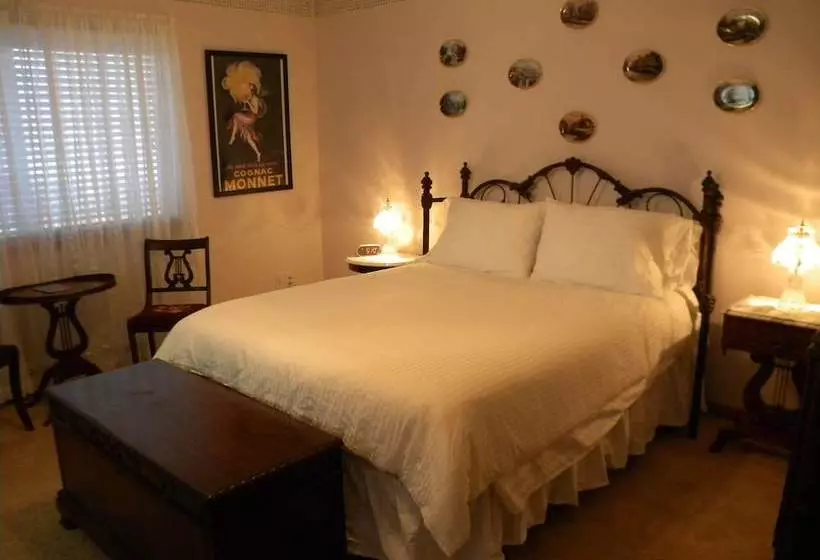 Dancing Moon Bed & Breakfast