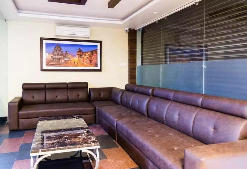 هتل Ganapati Airport