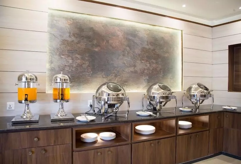 هتل Ganapati Airport