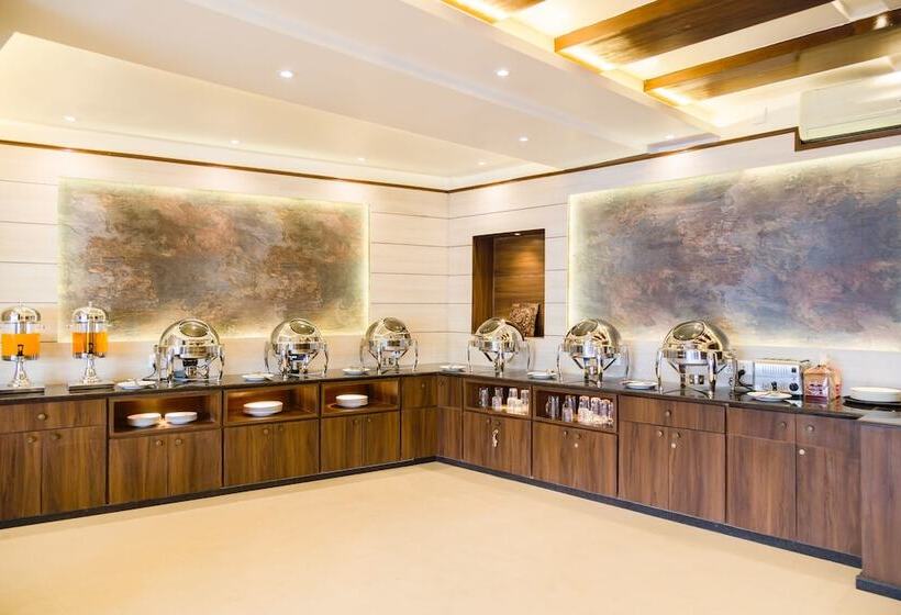 هتل Ganapati Airport