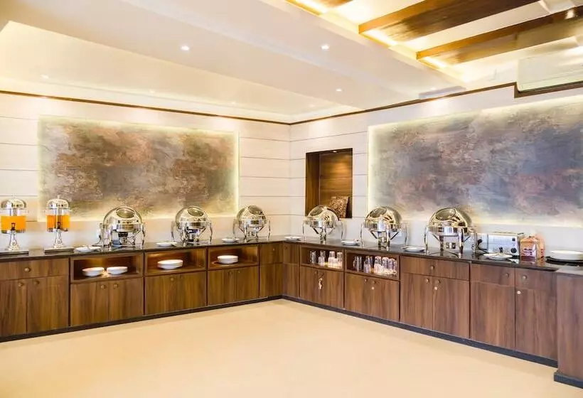 هتل Ganapati Airport