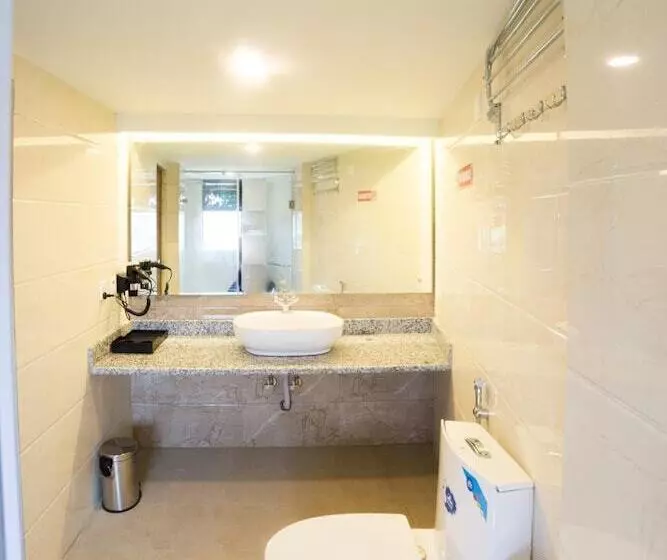 هتل Ganapati Airport