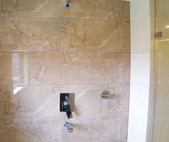 هتل Ganapati Airport