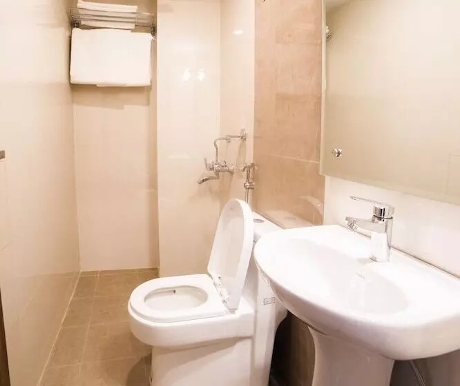 هتل Ganapati Airport