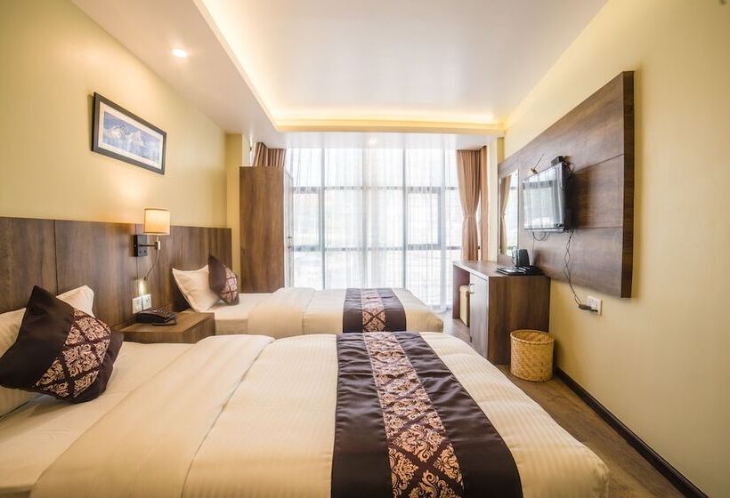 هتل Ganapati Airport