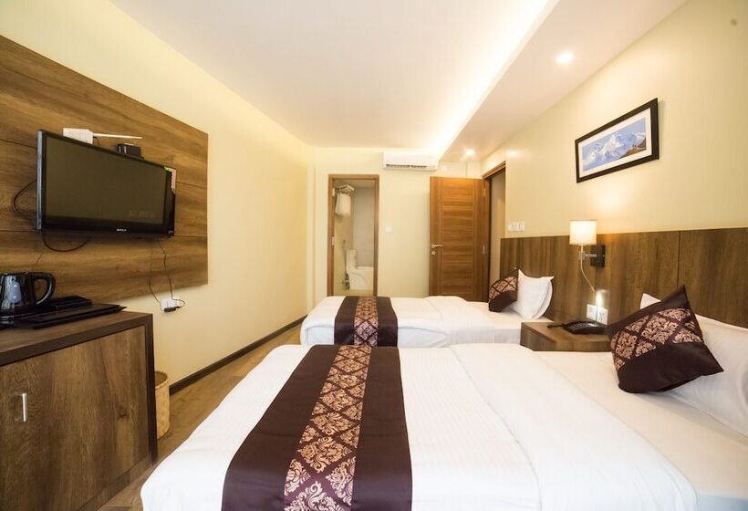 هتل Ganapati Airport