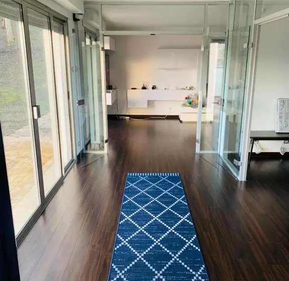 Majatalo Maison Face à La Seine