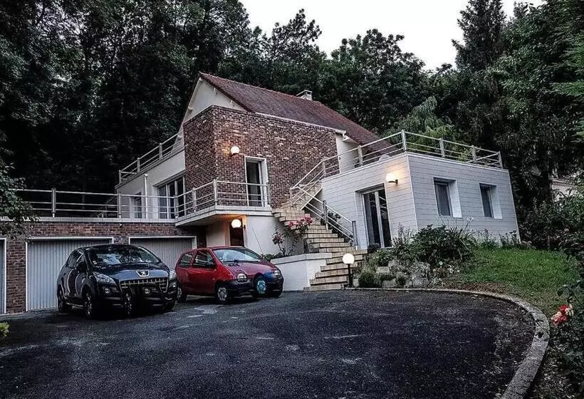 Majatalo Maison Face à La Seine