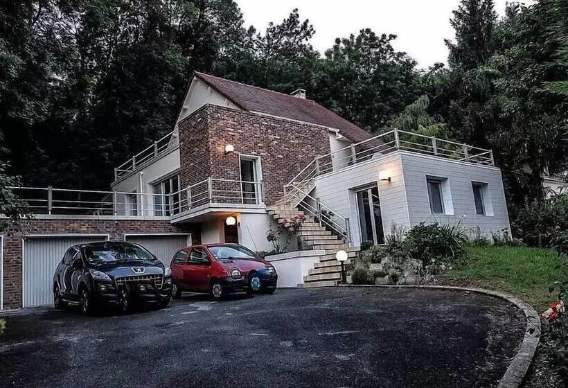 Majatalo Maison Face à La Seine