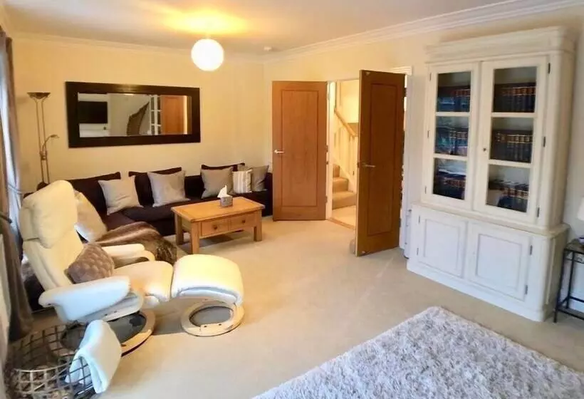 Spacious House In Jericho Oxford