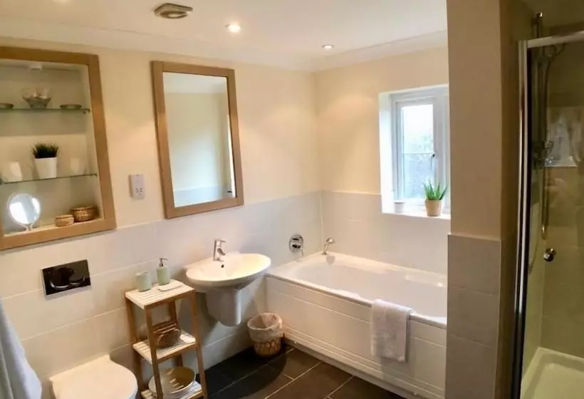 Spacious House In Jericho Oxford