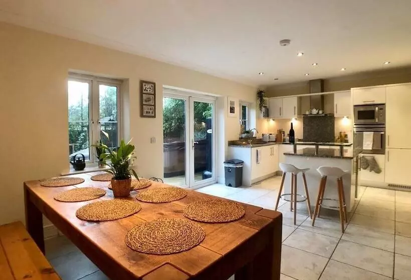 Spacious House In Jericho Oxford