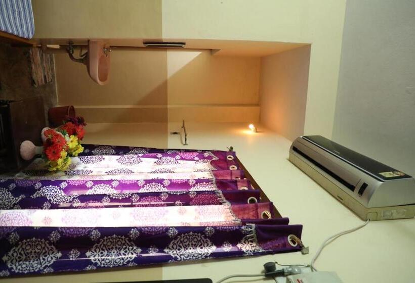 Szálloda R. Ve. R Residency