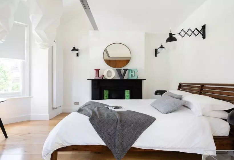 The Latimer Road Escape  Modern 4bdr House With Garden
