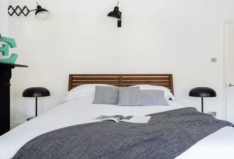 The Latimer Road Escape  Modern 4bdr House With Garden