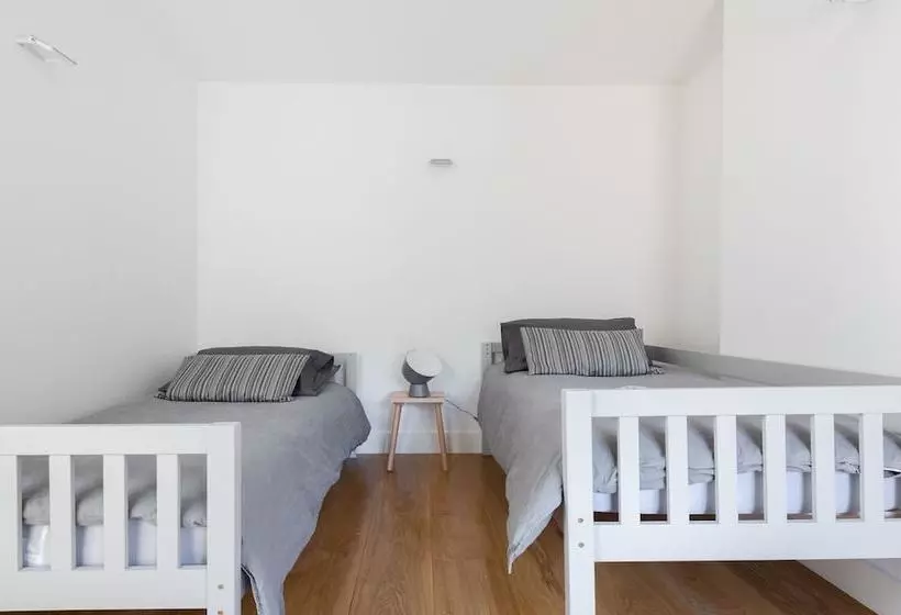 The Latimer Road Escape  Modern 4bdr House With Garden