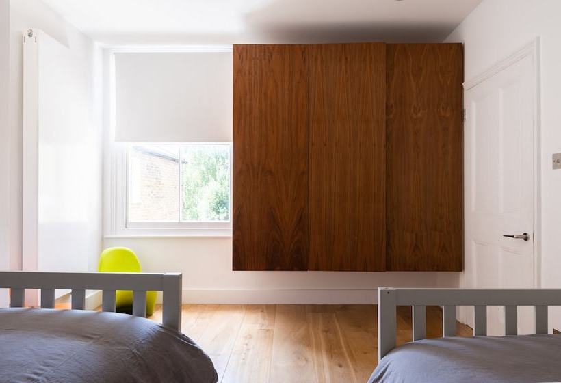 The Latimer Road Escape  Modern 4bdr House With Garden