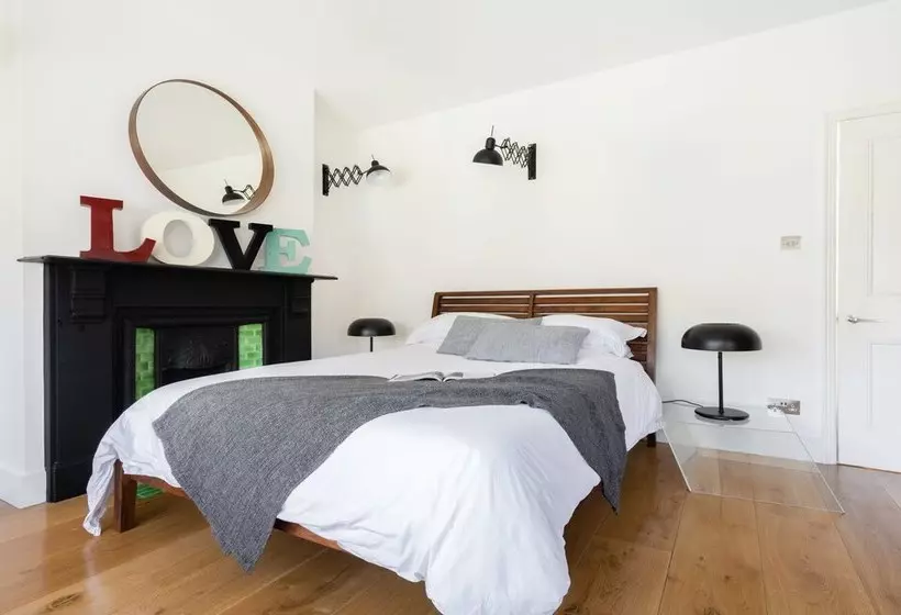 The Latimer Road Escape  Modern 4bdr House With Garden
