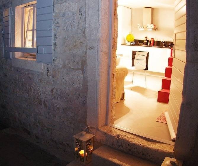 Dolce Vita Stone House Hvar