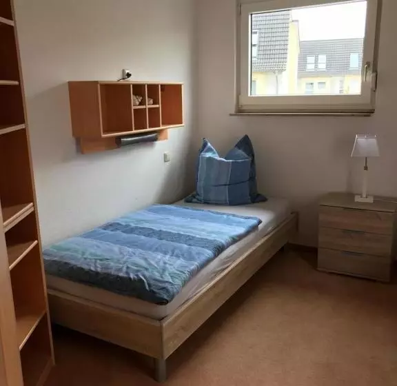 Messe Cgn/dus Großräumige Wohnung In Guter Verkehrslage