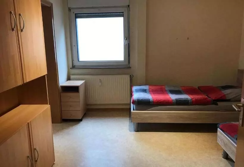 Messe Cgn/dus Großräumige Wohnung In Guter Verkehrslage