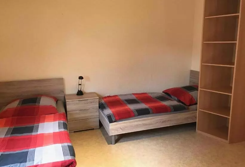 Messe Cgn/dus Großräumige Wohnung In Guter Verkehrslage