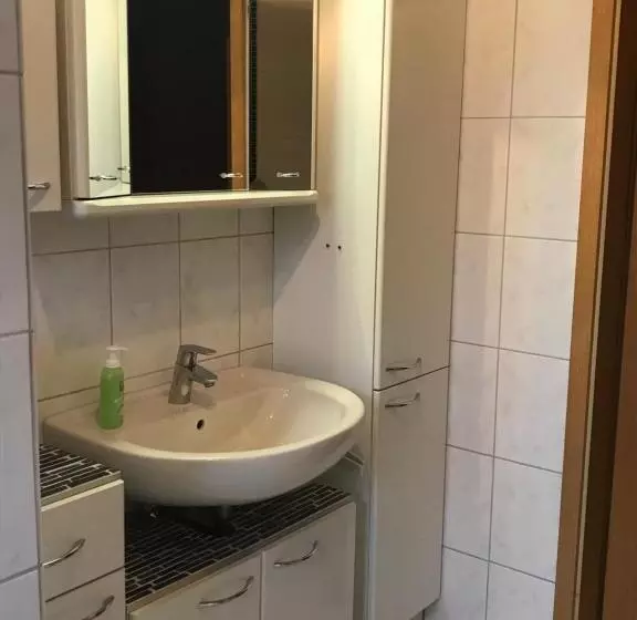 Messe Cgn/dus Großräumige Wohnung In Guter Verkehrslage