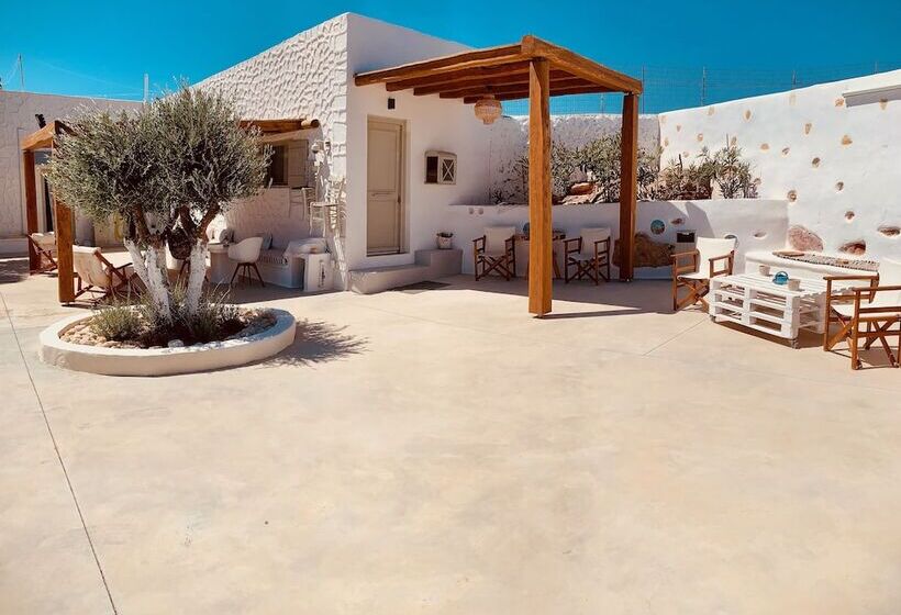 פנסיון Aeris Suites