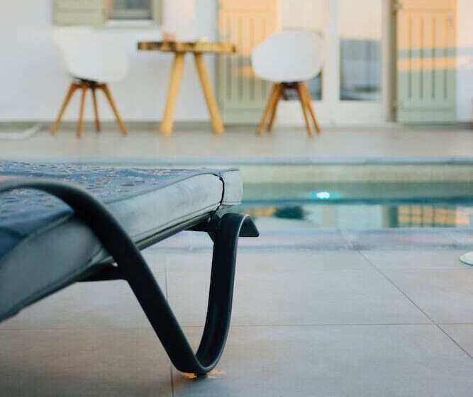 פנסיון Aeris Suites