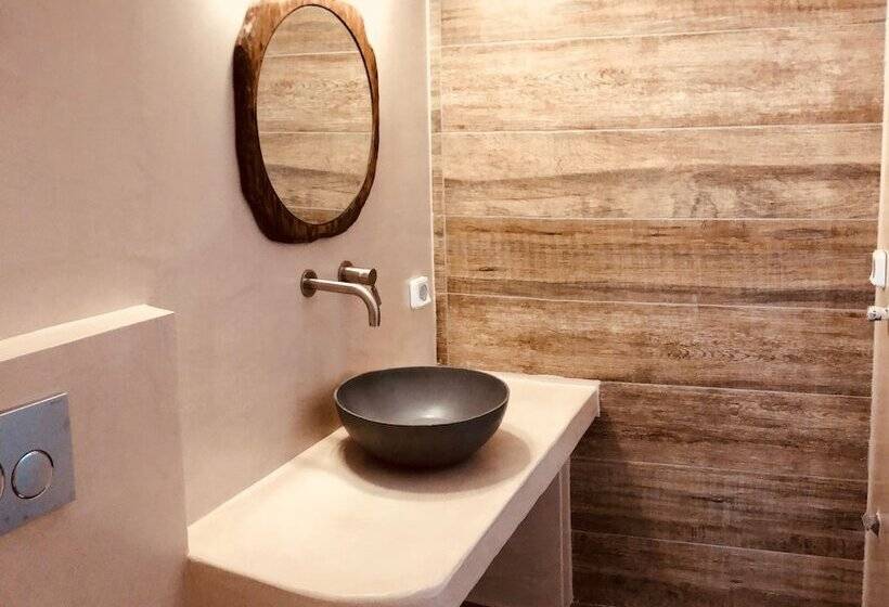 פנסיון Aeris Suites