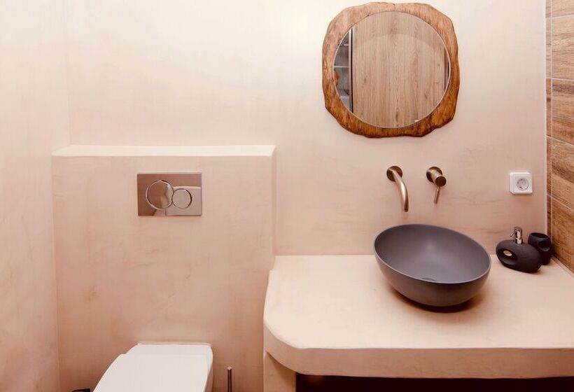 פנסיון Aeris Suites